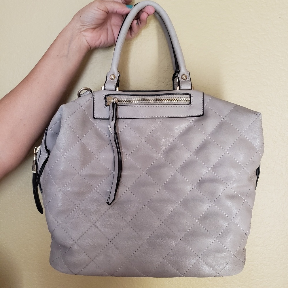 🦇EUC Gorgeous Quilted Grey Satchel